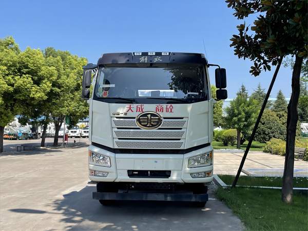 解放&兴发娱乐一体化搅拌车交付客户