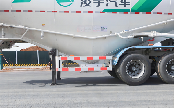 兴发娱乐粉粒物料运输半挂车